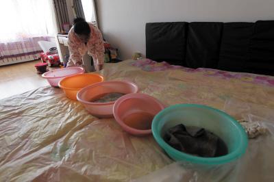 上栗楼上漏水，住户失联，小区没物管，业主维权难！律师来支招……
